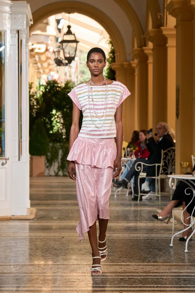 Look 50